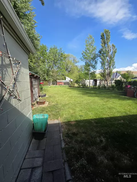 Exterior - 109 3rd St, Pomeroy, WA 99347 photo 4 of 8