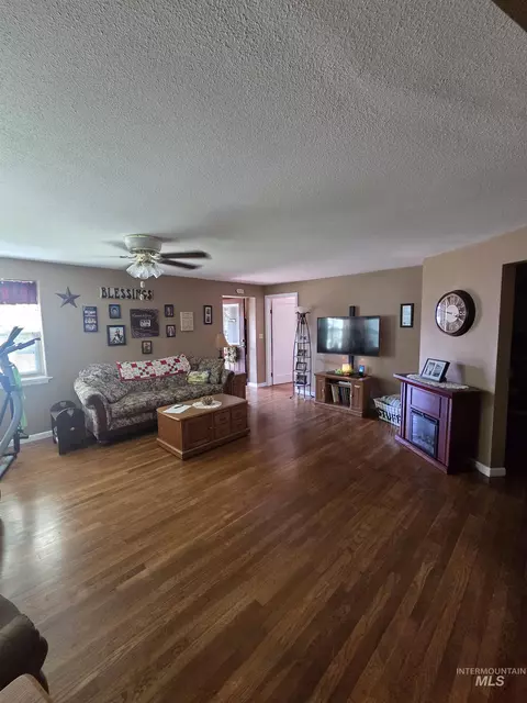 Living - 109 3rd St, Pomeroy, WA 99347 photo 2 of 2