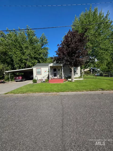 109 3rd St, Pomeroy, WA 99347