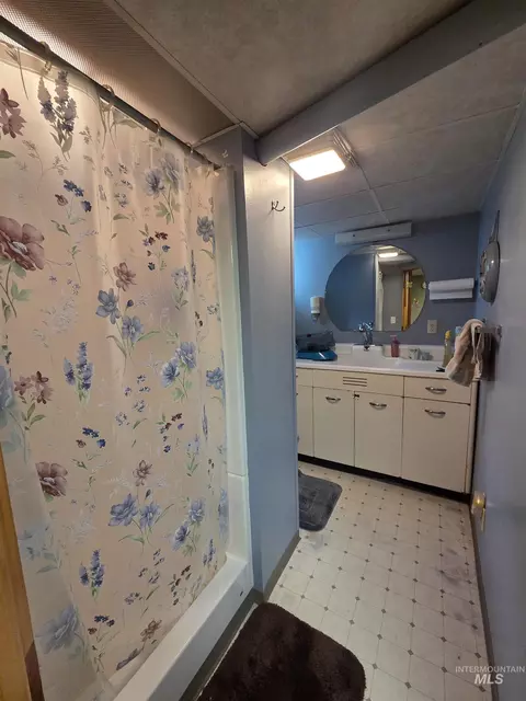 Bath - 109 3rd St, Pomeroy, WA 99347 photo 3 of 3