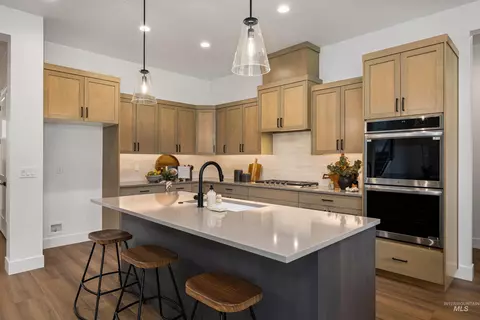 Kitchen - 725 N Hiltonhead Way, Eagle, ID 83616 photo 3 of 6