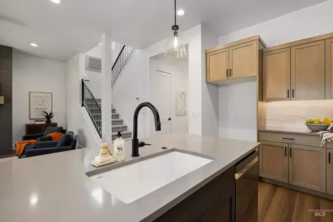 Kitchen - 725 N Hiltonhead Way, Eagle, ID 83616 photo 5 of 6