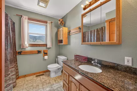 Bath - 634 Elk Haven Cir, Pollock, ID 83547 photo 1 of 2