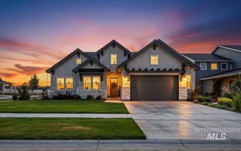 7407 W Diamond Lake Dr, Boise, ID 83714