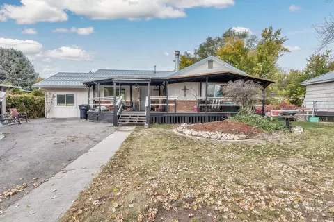 842 W Butterfield St, Weiser, ID 83672
