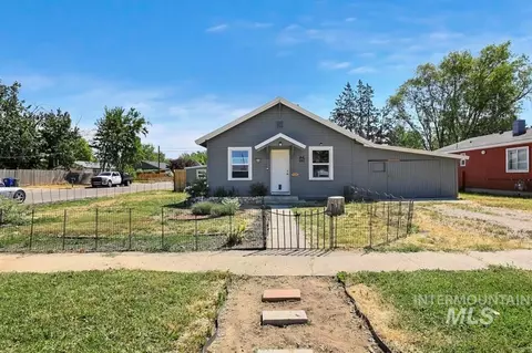 536 N 10th St, Payette, ID 83661