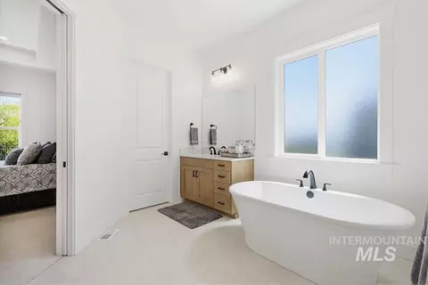 Bath - 1950 N Willowick Ave, Eagle, ID 83616 photo 1 of 5
