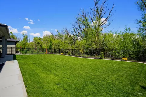 Exterior - 1950 N Willowick Ave, Eagle, ID 83616 photo 4 of 5