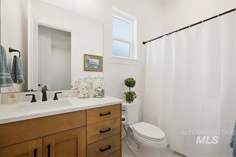 Bath - 1950 N Willowick Ave, Eagle, ID 83616 photo 4 of 5