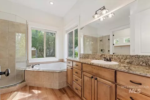 Bath - 103 S Alder Ln, Eagle, ID 83616 photo 4 of 5