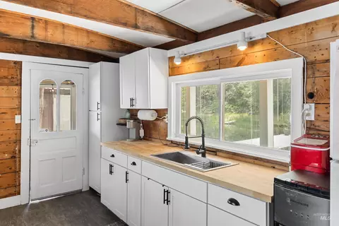 Kitchen - 11 Hidden Lake Trl, Plummer, ID 83851 photo 2 of 2