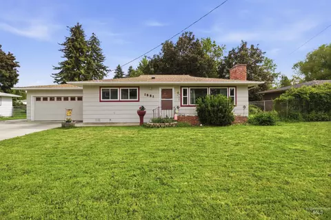 1651 Hillcrest Dr, Moscow, ID 83843