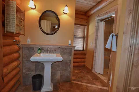 Bath - 788 Chad Loop, Mccall, ID 83638 photo 3 of 5