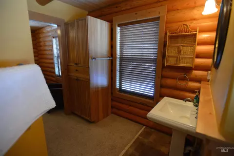 Bath - 788 Chad Loop, Mccall, ID 83638 photo 4 of 5