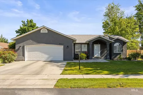 842 Muirfield Ln, Nampa, ID 83686