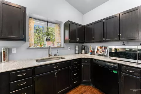 Kitchen - 1653 N Eagle Creek Way, Eagle, ID 83616 photo 2 of 3