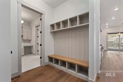 Entry Way - 7065 N Cairnhill Way, Eagle, ID 83616 photo 1 of 3
