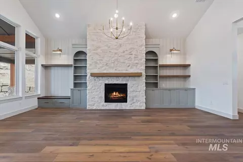 Living - 7065 N Cairnhill Way, Eagle, ID 83616 photo 2 of 4