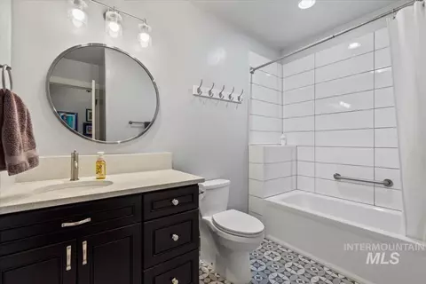 Bath - 5410 W Beacon Light Rd, Eagle, ID 83616 photo 1 of 4