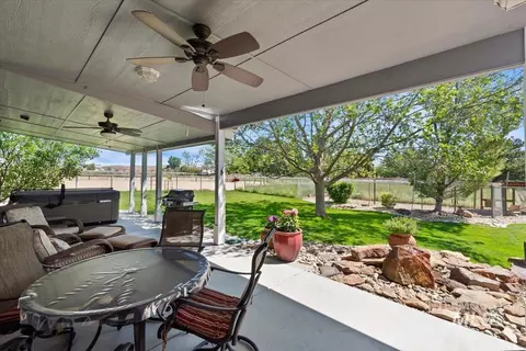 Exterior - 5410 W Beacon Light Rd, Eagle, ID 83616 photo 2 of 11