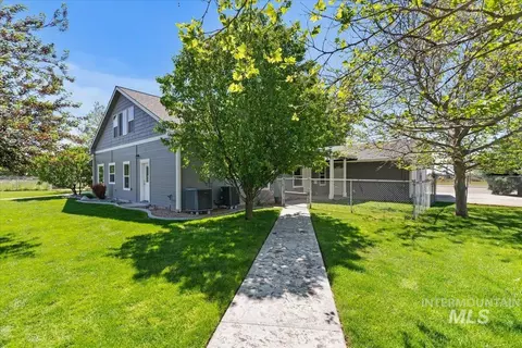 Exterior - 5410 W Beacon Light Rd, Eagle, ID 83616 photo 4 of 11
