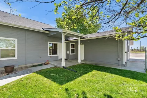 Exterior - 5410 W Beacon Light Rd, Eagle, ID 83616 photo 3 of 11