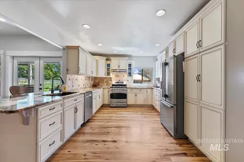 Kitchen - 5410 W Beacon Light Rd, Eagle, ID 83616 photo 1 of 4