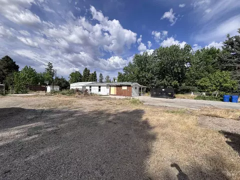 Exterior - 2152 Artesian Rd, Eagle, ID 83616 photo 3 of 14
