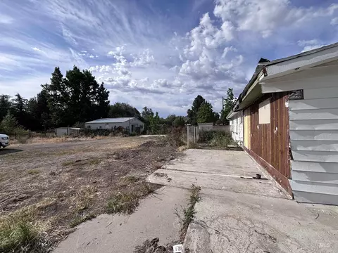 Exterior - 2152 Artesian Rd, Eagle, ID 83616 photo 12 of 14
