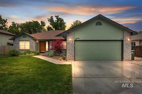 991 W Pennwood St, Meridian, ID 83642