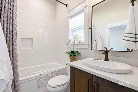 Bath - 594 S Devon Ave, Star, ID 83669 photo 4 of 6