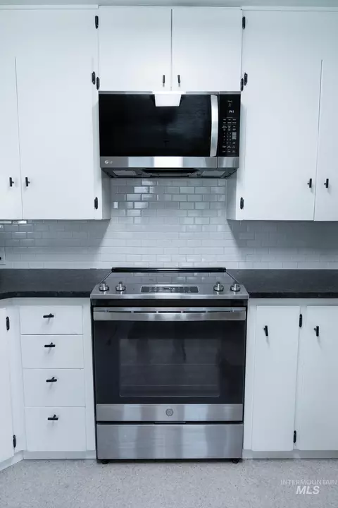 Kitchen - 446 Perry Dr, Payette, ID 83661 photo 4 of 5