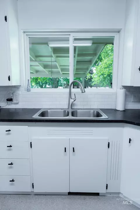Kitchen - 446 Perry Dr, Payette, ID 83661 photo 3 of 5