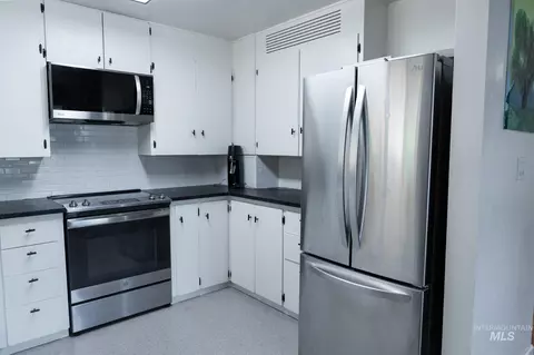 Kitchen - 446 Perry Dr, Payette, ID 83661 photo 5 of 5