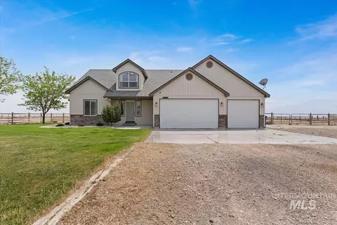 5915 SW Ashley Ct, Mountain Home, ID 83647