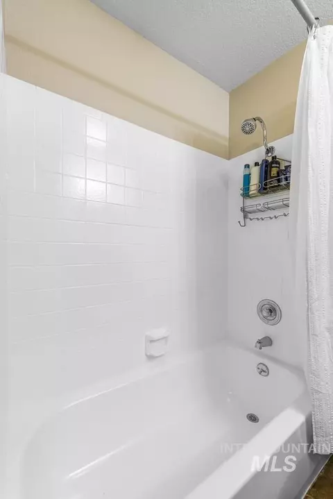 Bath - 601 Hemlock St #3, Mccall, ID 83638 photo 4 of 4