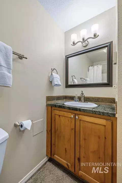 Bath - 601 Hemlock St #3, Mccall, ID 83638 photo 2 of 4