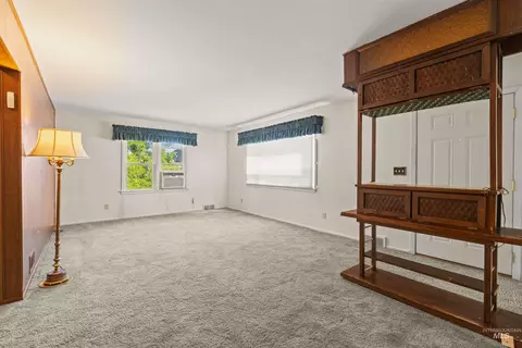 Living - 1663 9th Ave, Lewiston, ID 83501 photo 1 of 3