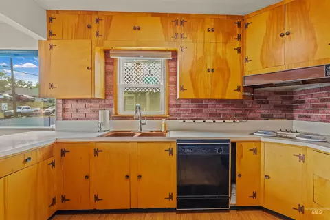 Kitchen - 1663 9th Ave, Lewiston, ID 83501 photo 1 of 4