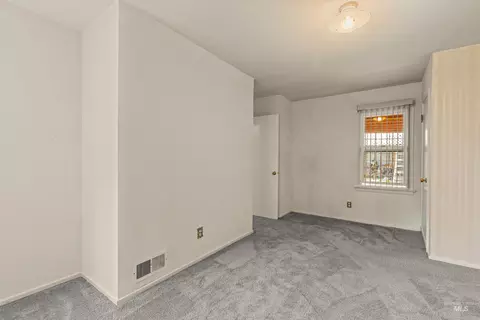 Bedroom - 1663 9th Ave, Lewiston, ID 83501 photo 3 of 4