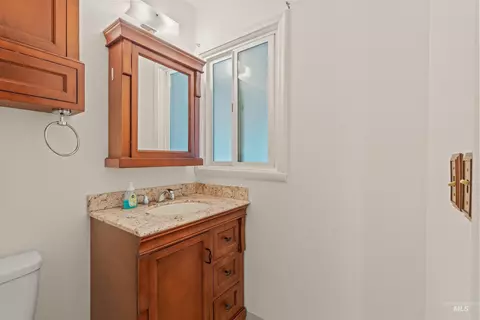 Bath - 1663 9th Ave, Lewiston, ID 83501 photo 3 of 4