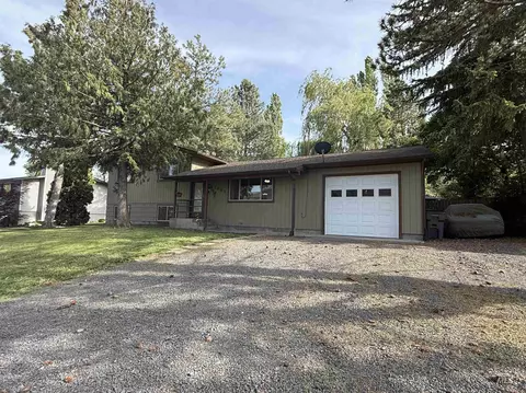 1007 Cedar Ave, Moscow, ID 83843
