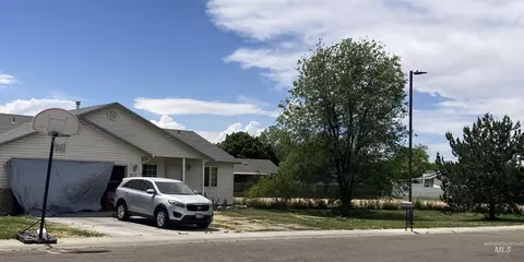 517 E Dooley Ln, Nampa, ID 83686
