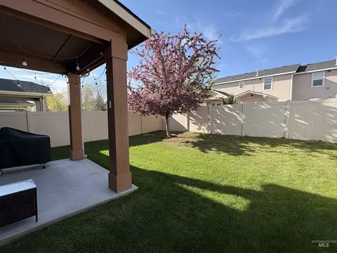 9152 W Tillamook Dr, Boise, ID 83709