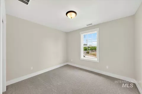 Bedroom - 142 N Edgewood Ln, Eagle, ID 83616 photo 3 of 4
