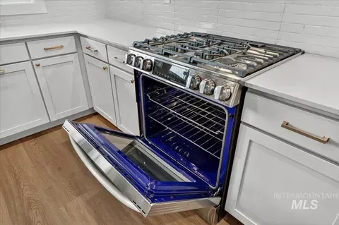 Kitchen - 142 N Edgewood Ln, Eagle, ID 83616 photo 5 of 5