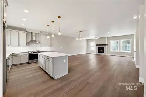 Living - 142 N Edgewood Ln, Eagle, ID 83616 photo 1 of 4
