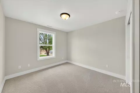Bedroom - 142 N Edgewood Ln, Eagle, ID 83616 photo 4 of 4