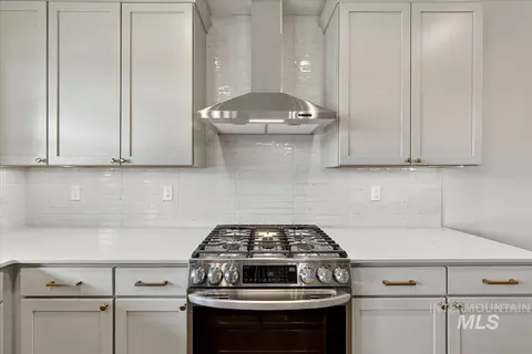 Kitchen - 142 N Edgewood Ln, Eagle, ID 83616 photo 4 of 5