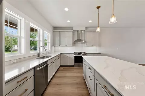 Kitchen - 142 N Edgewood Ln, Eagle, ID 83616 photo 2 of 5